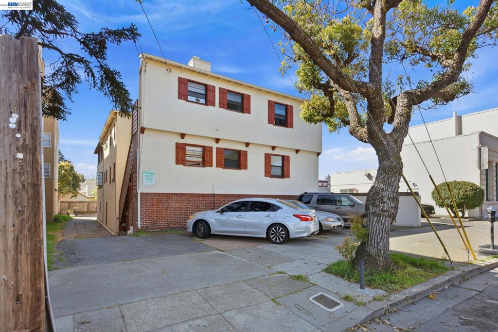 712 Santa Clara Avenue Property Photo 5
