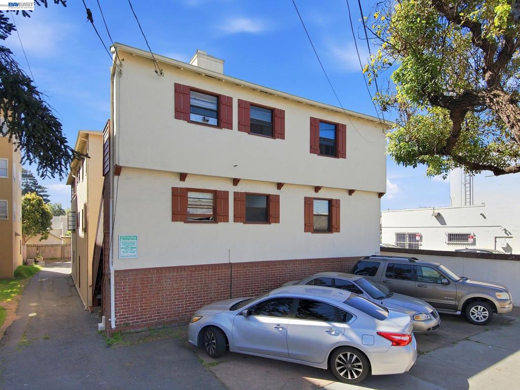 712 Santa Clara Avenue Property Photo 11