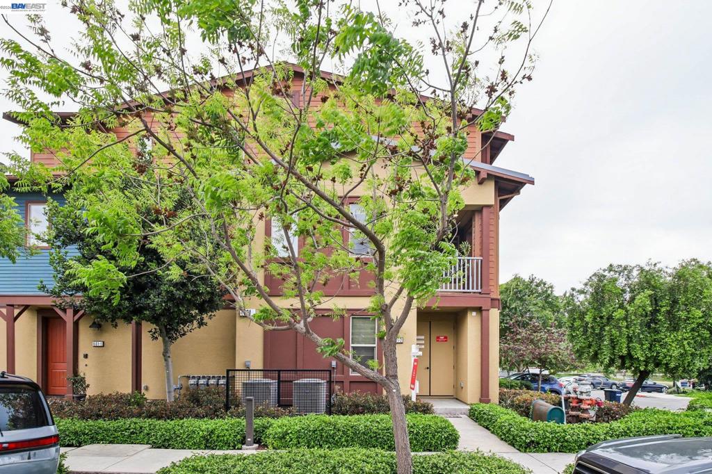 601 Sandalwood Dr 2 Property Photo