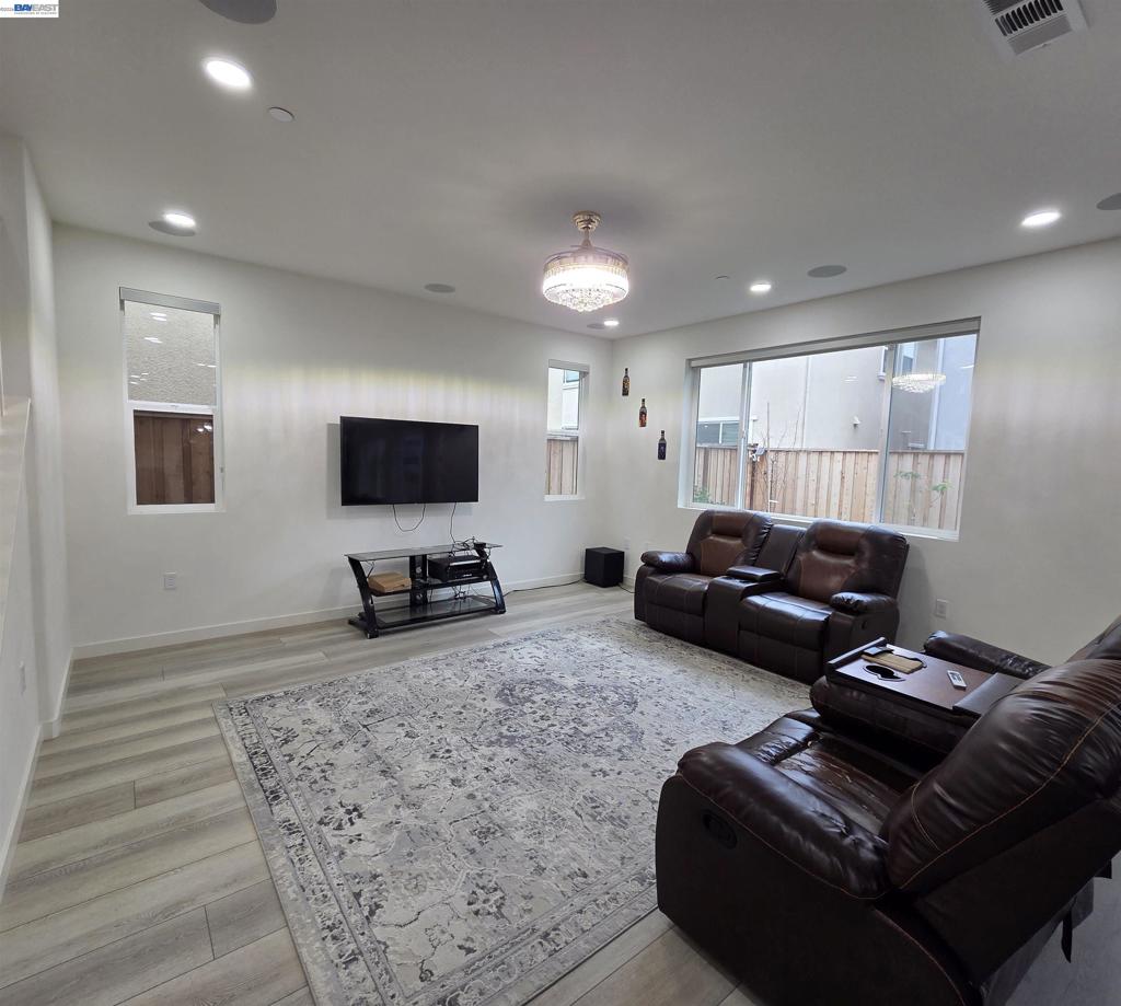 5390 Shenandoah Valley Ln Property Photo 4