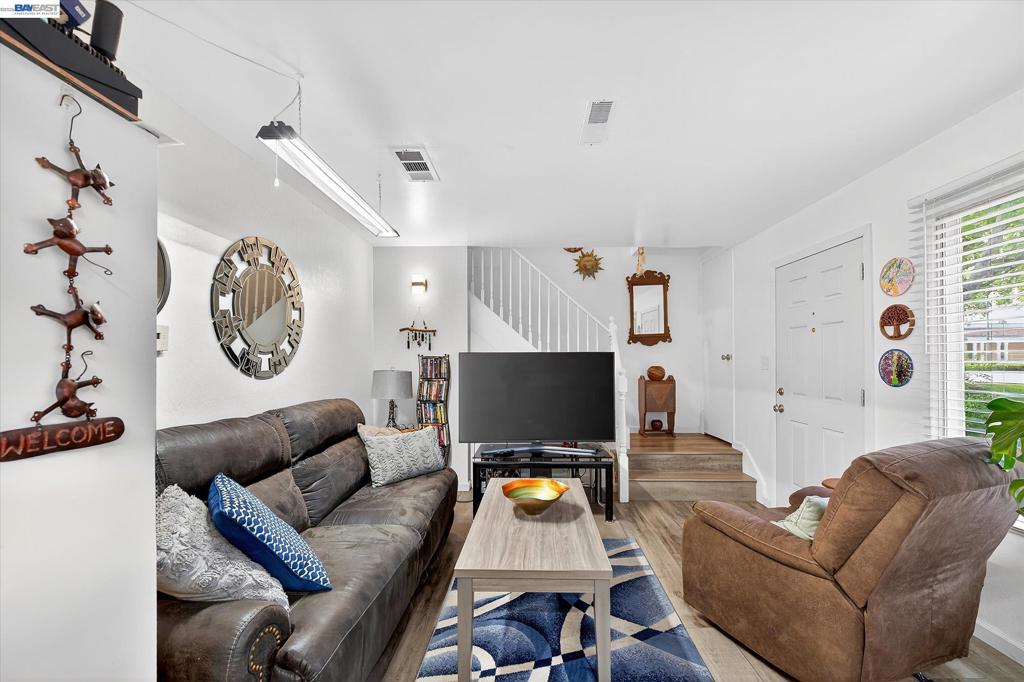 4416 Comanche Way Property Photo 4