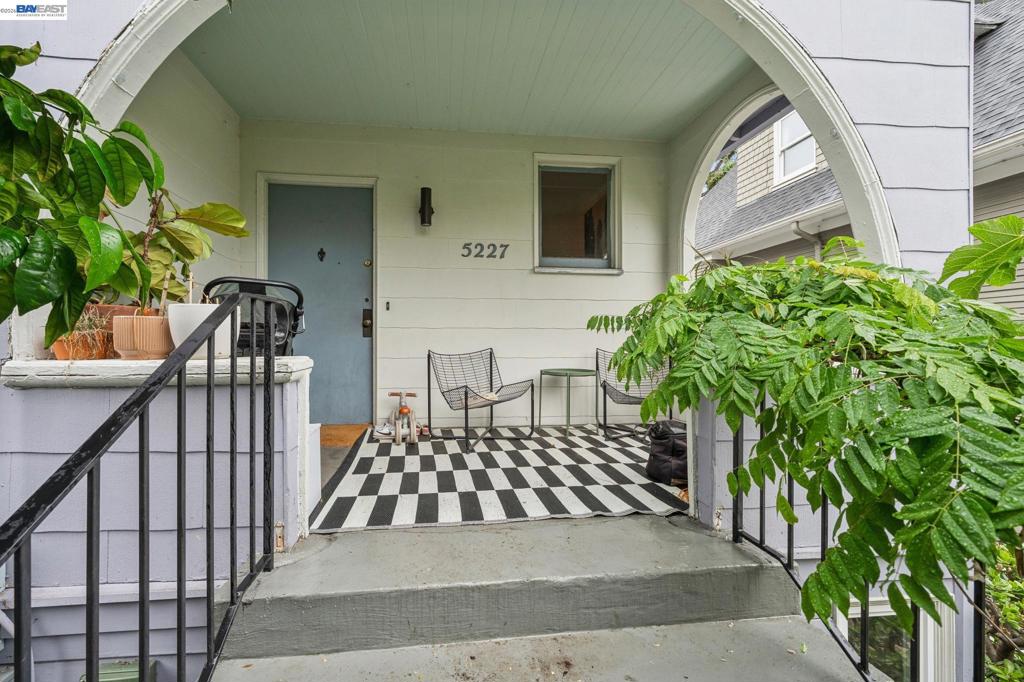 5227 Locksley Avenue Property Photo 3
