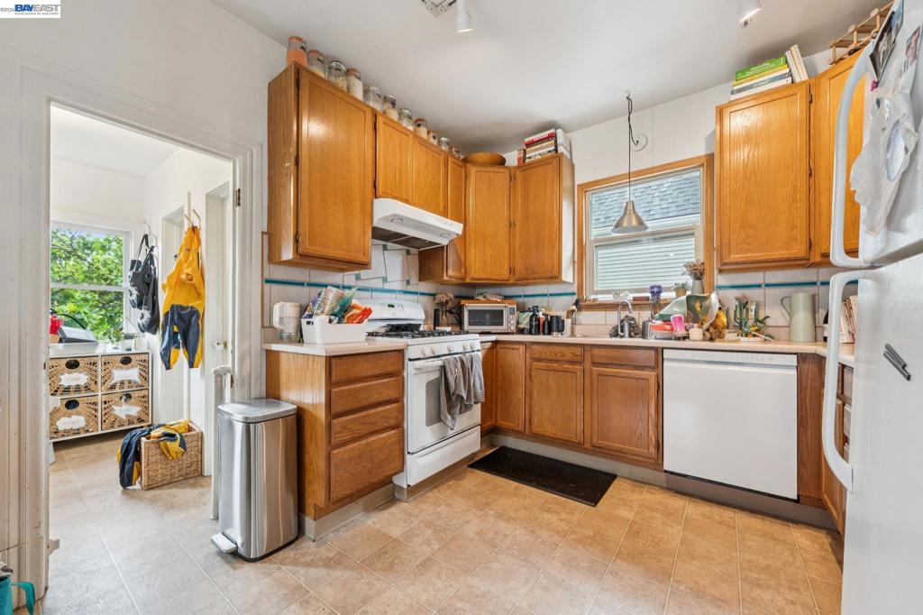 5227 Locksley Avenue Property Photo 13