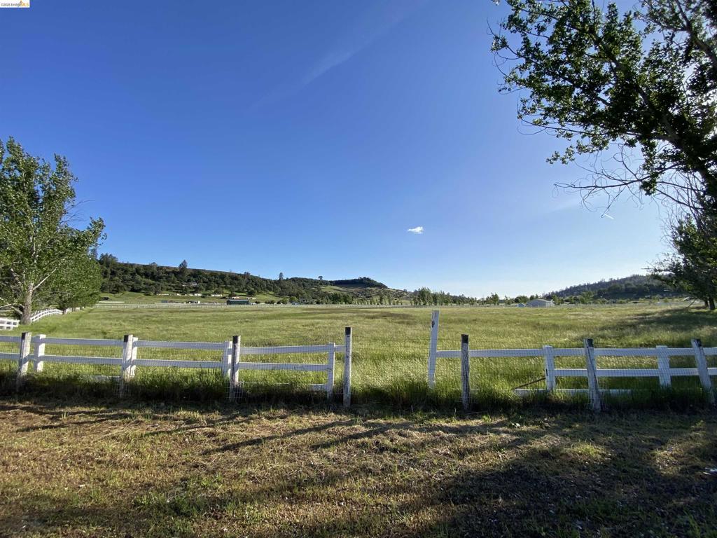 19144 Rawhide Road Property Photo 1