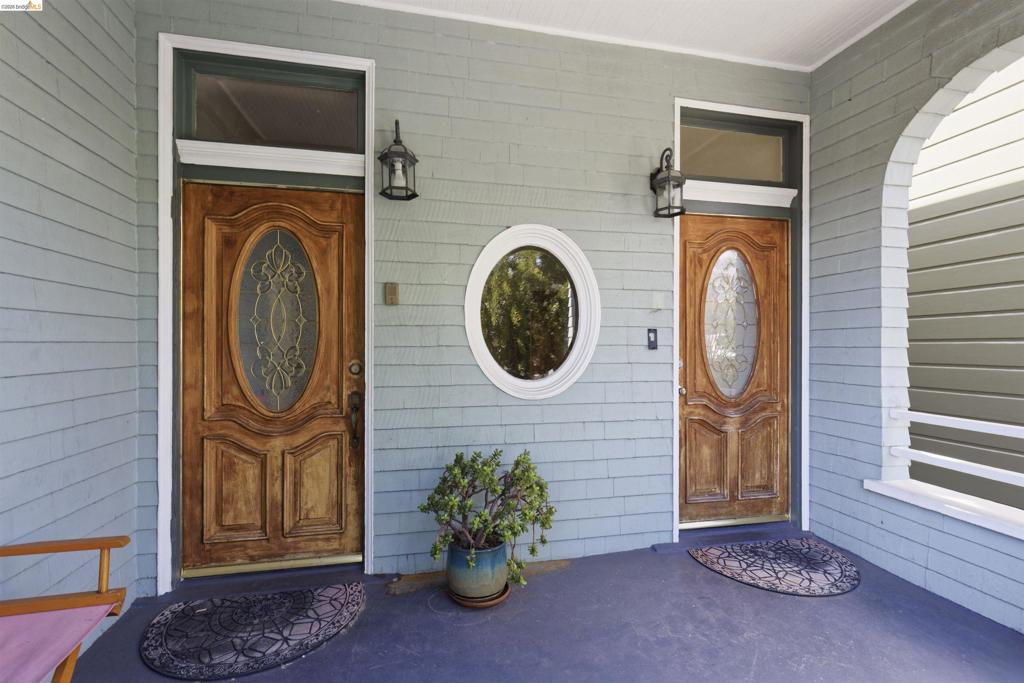 1033 Magnolia Property Photo 2