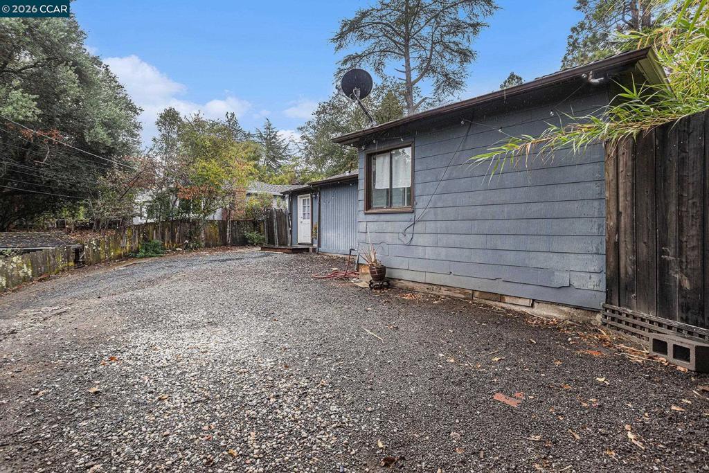 233 Sierra Dr Property Photo 5