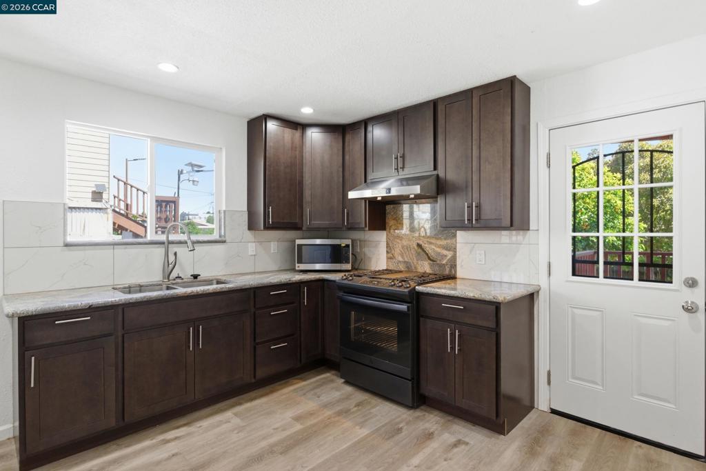 10 12th Street Property Photo 16