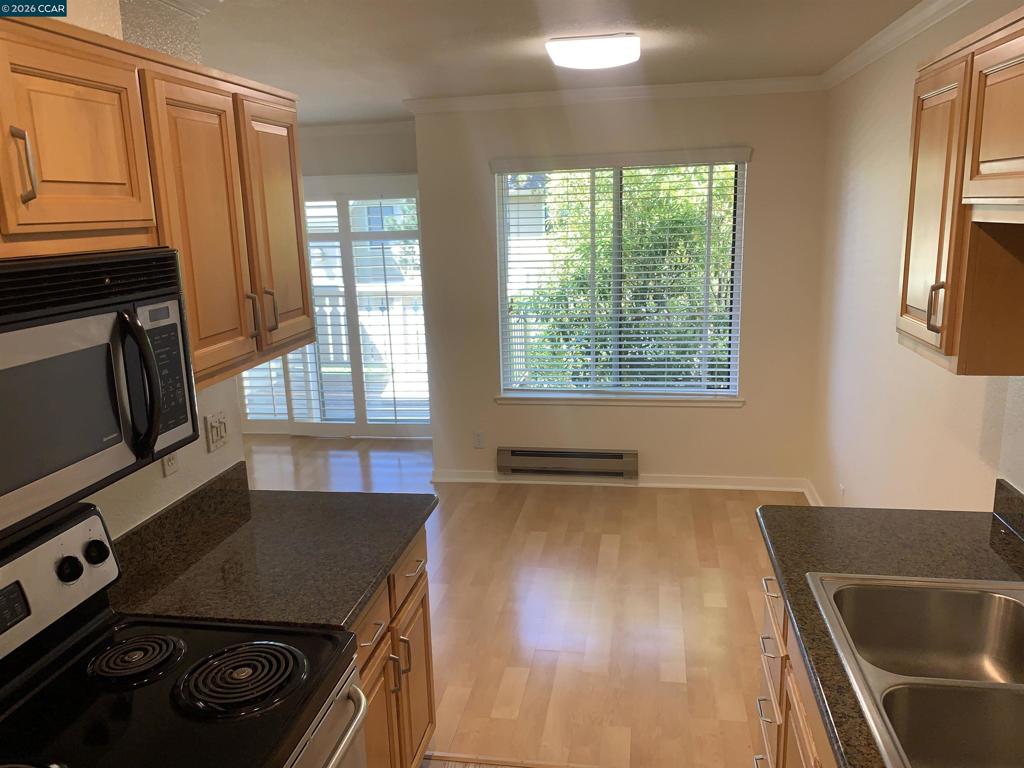 96 Lakeshore Ct Property Photo 3