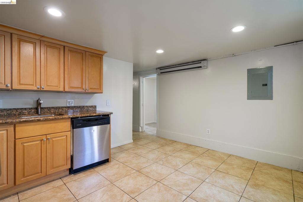 5418 Telegraph Ave Property Photo 18