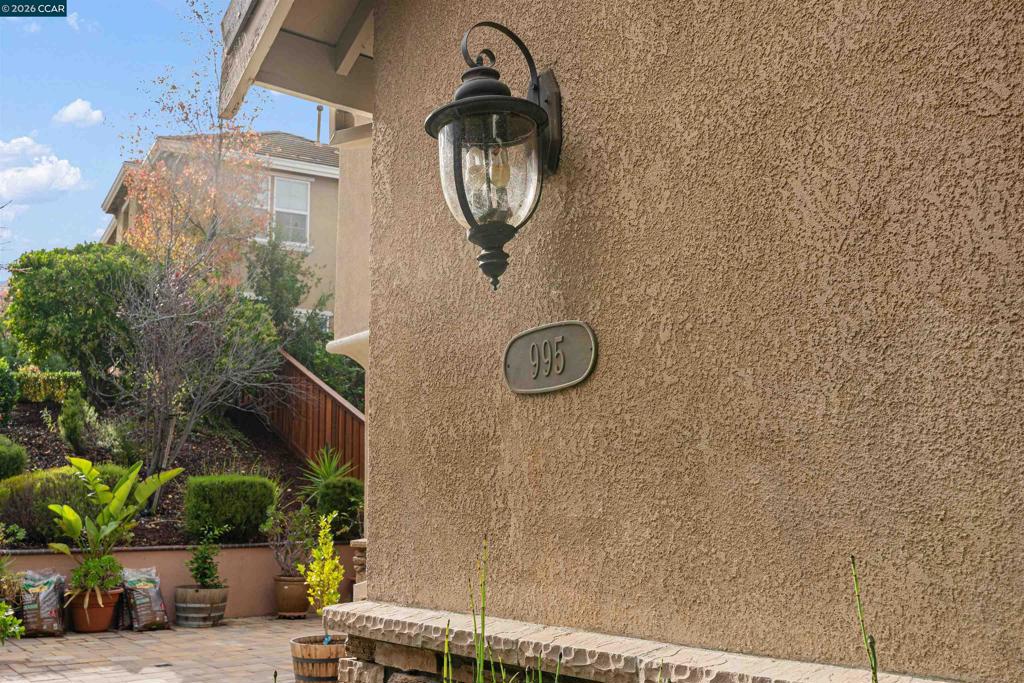 995 Rosehedge Court Property Photo 8