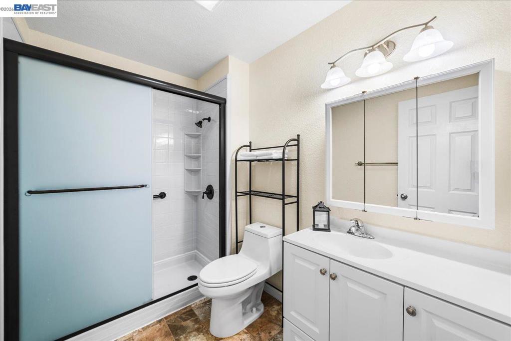 20980 Birch C Property Photo 4