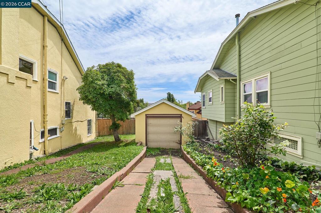 2636 Cole St Property Photo 4