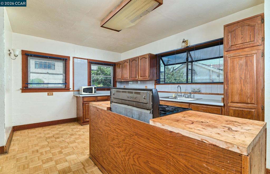 2636 Cole St Property Photo 14