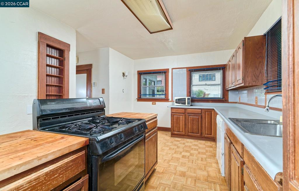 2636 Cole St Property Photo 15