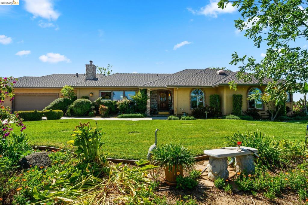 2445 Taylor Ln Property Photo 1