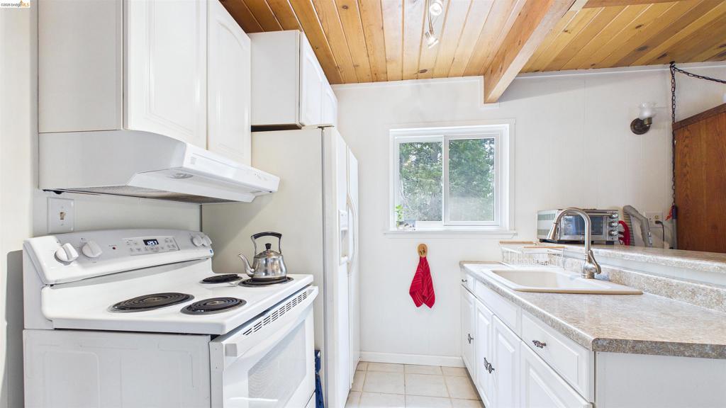 20735 Telele Trail Property Photo 8