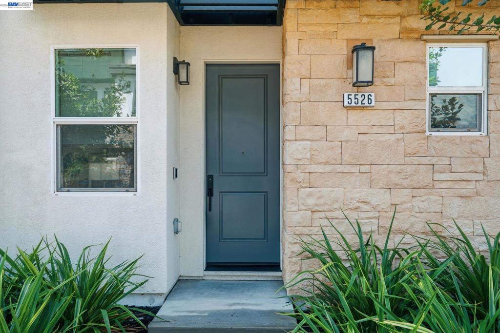 5526 Silver Way Property Photo 6