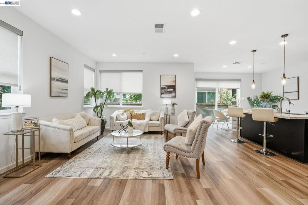 5526 Silver Way Property Photo 8