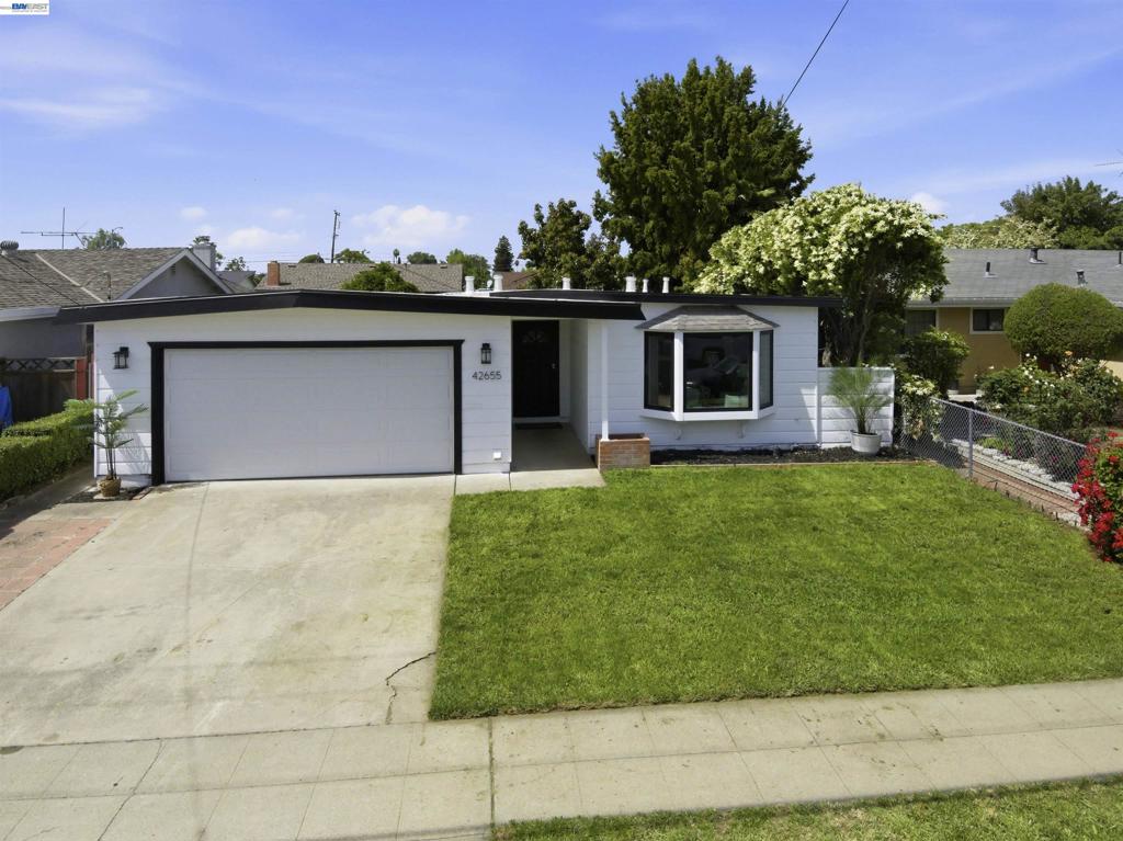 42655 Charleston Way Property Photo 2