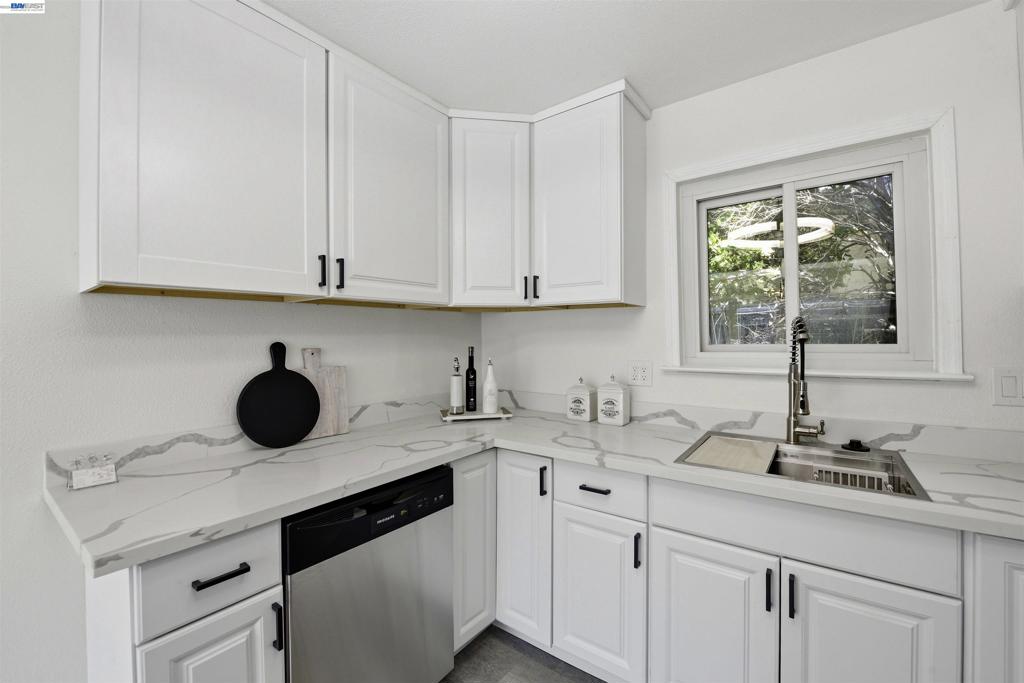 42655 Charleston Way Property Photo 11