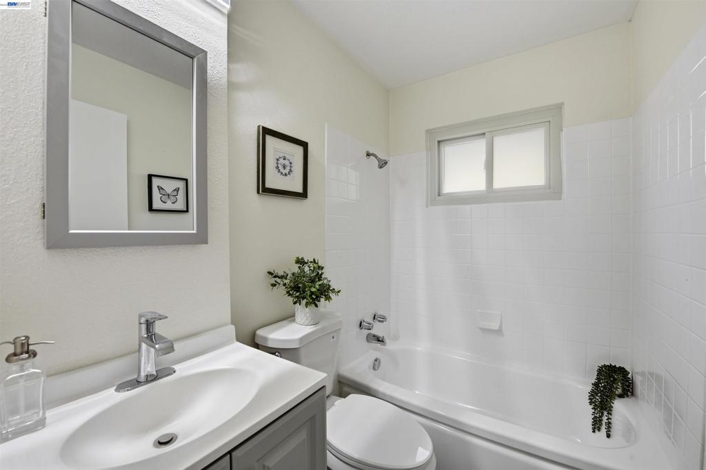 42655 Charleston Way Property Photo 15