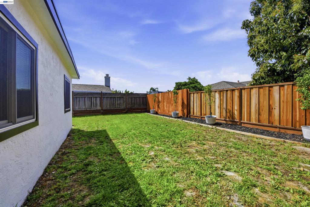 42655 Charleston Way Property Photo 31