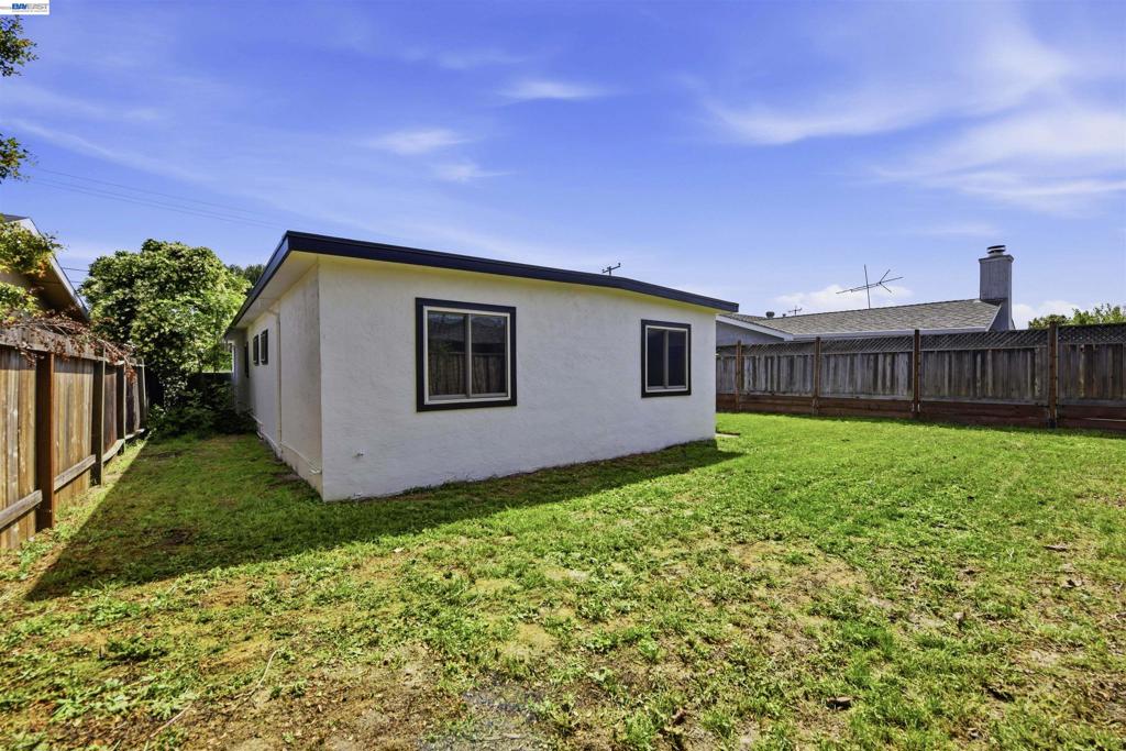 42655 Charleston Way Property Photo 32