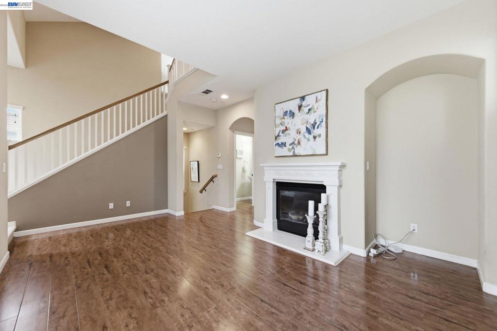 6005 Hillbrook Pl Property Photo 5