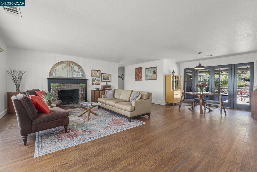 1931 Dowrelio Dr Property Photo 6