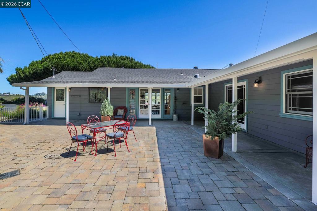 1931 Dowrelio Dr Property Photo 21