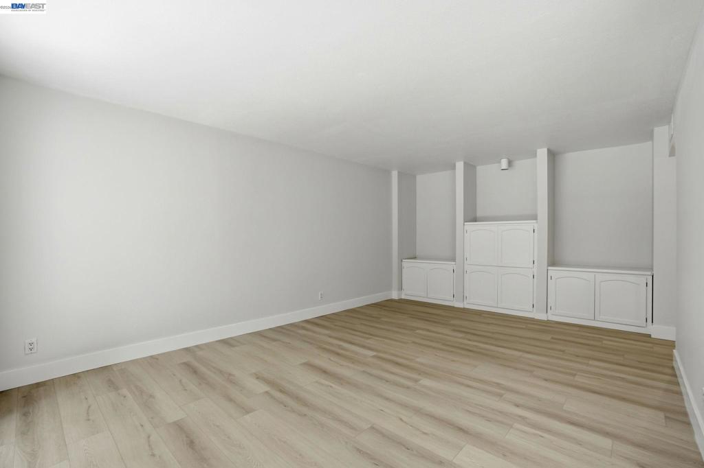 460 N Civic Dr 106 Property Photo 10