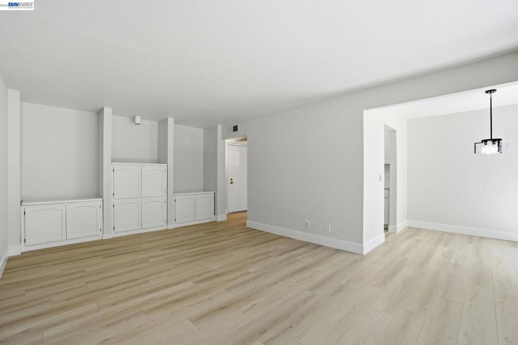 460 N Civic Dr 106 Property Photo 11