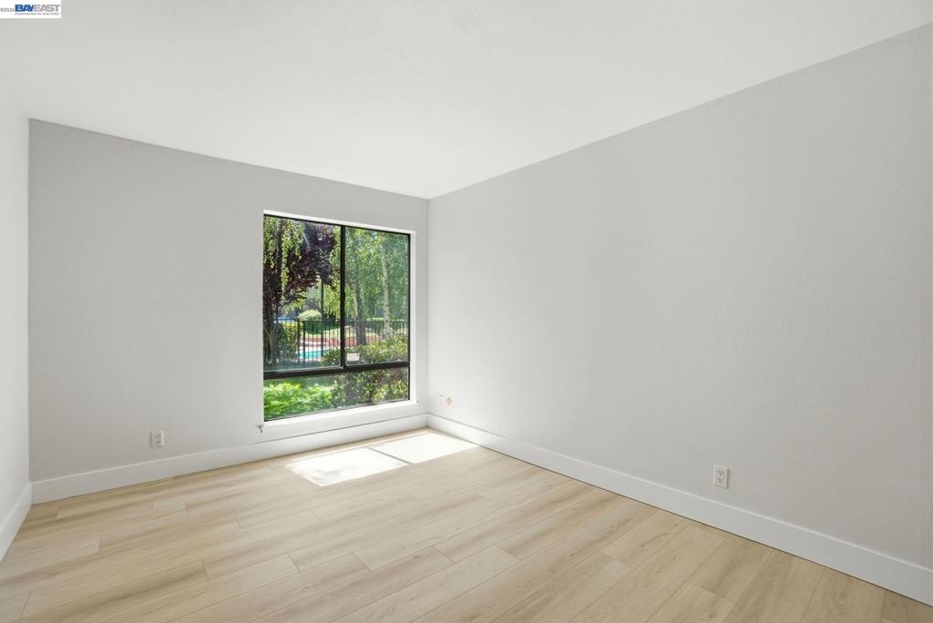 460 N Civic Dr 106 Property Photo 21