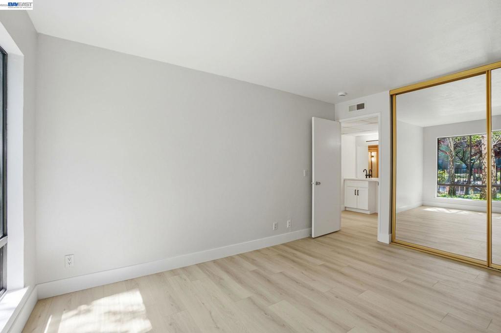 460 N Civic Dr 106 Property Photo 27