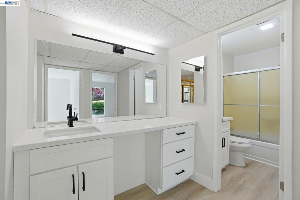460 N Civic Dr 106 Property Photo 33