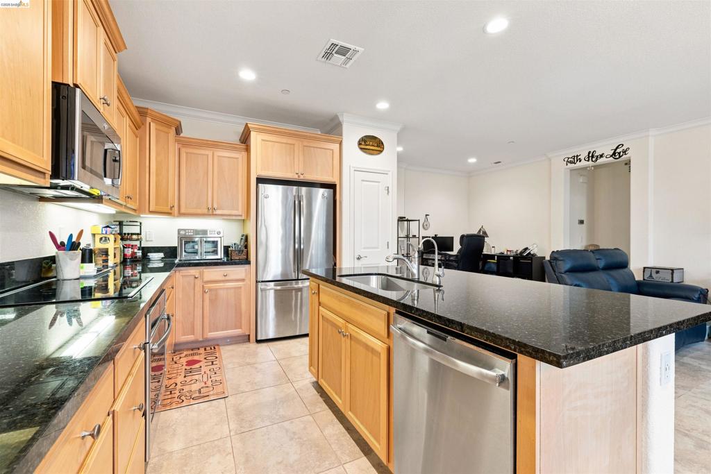 331 Kestrel Way Property Photo 4