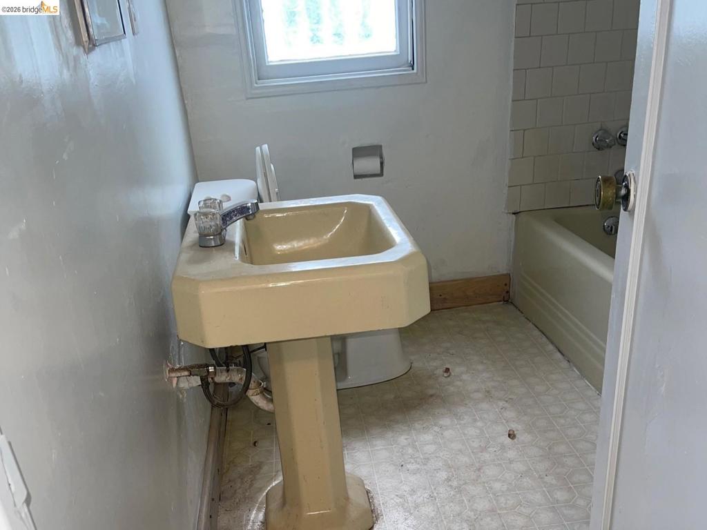 1626 104th Ave Property Photo 3