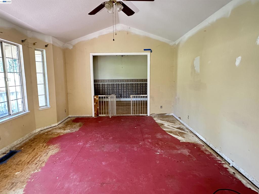 2633 Glen Ct Property Photo 5