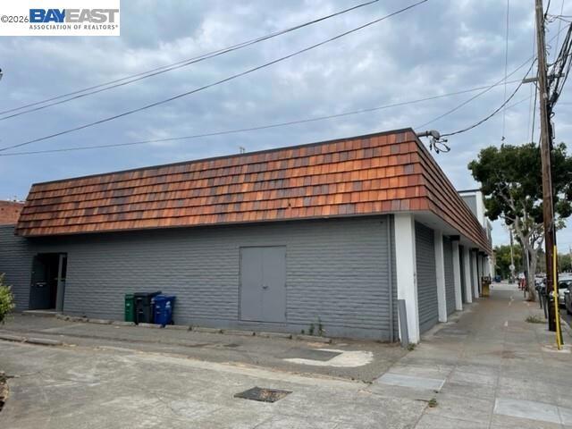 1526 Webster St Property Photo 5