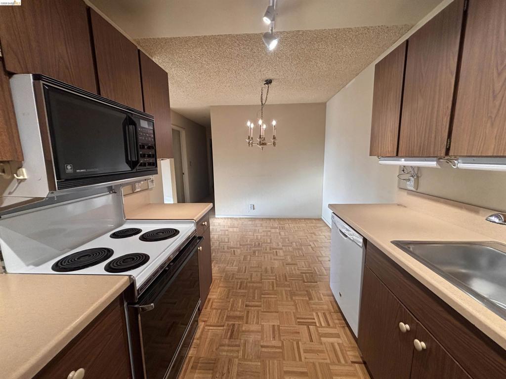 1427 Marchbanks Dr Apt 3 Property Photo 5
