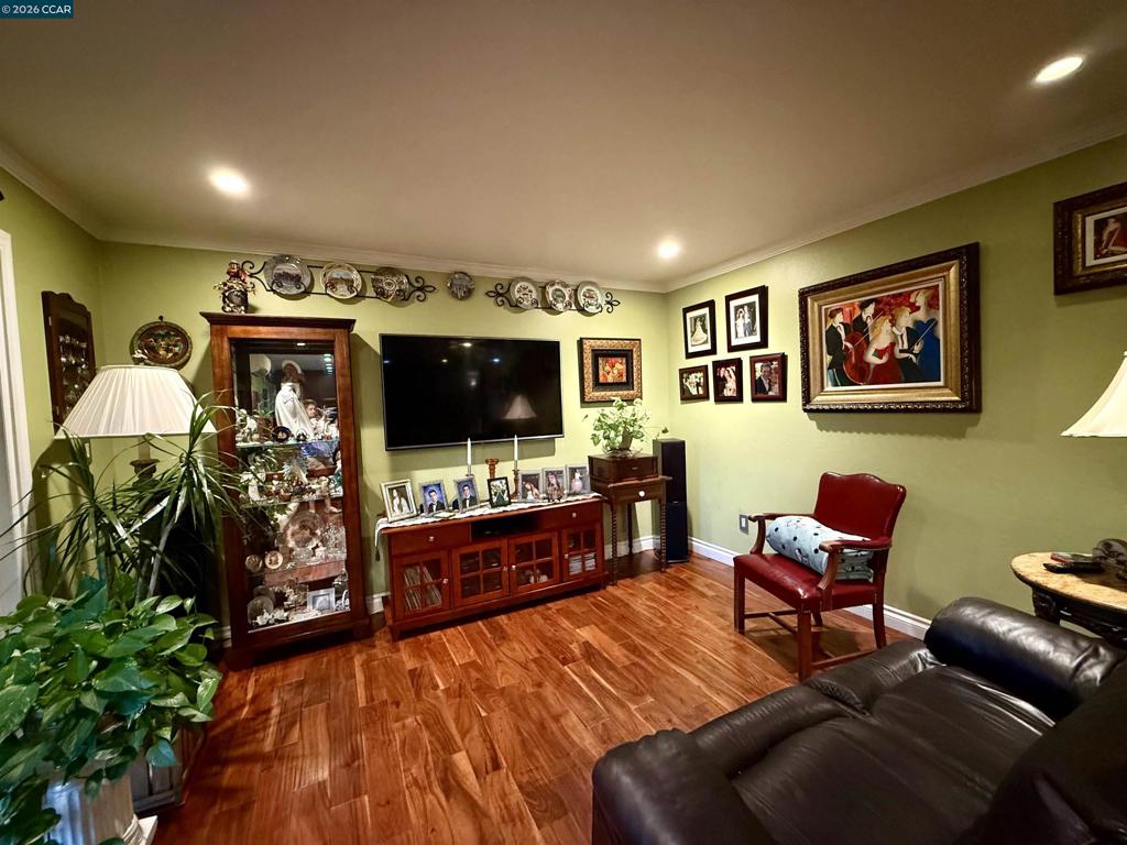 1036 Oak Grove Rd 105 Property Photo 4