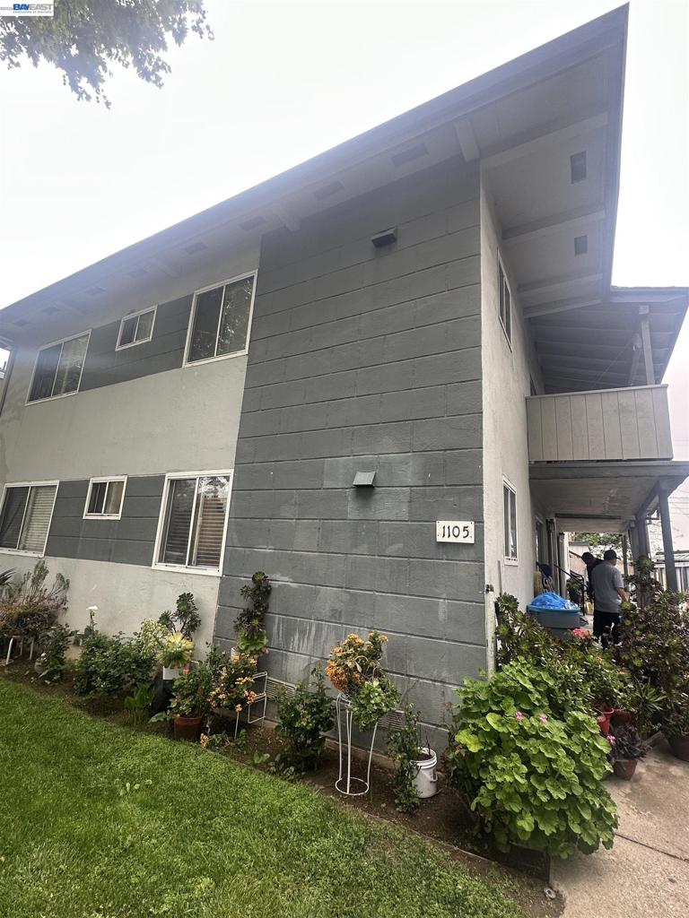 1105 Appian Ln Property Photo 1