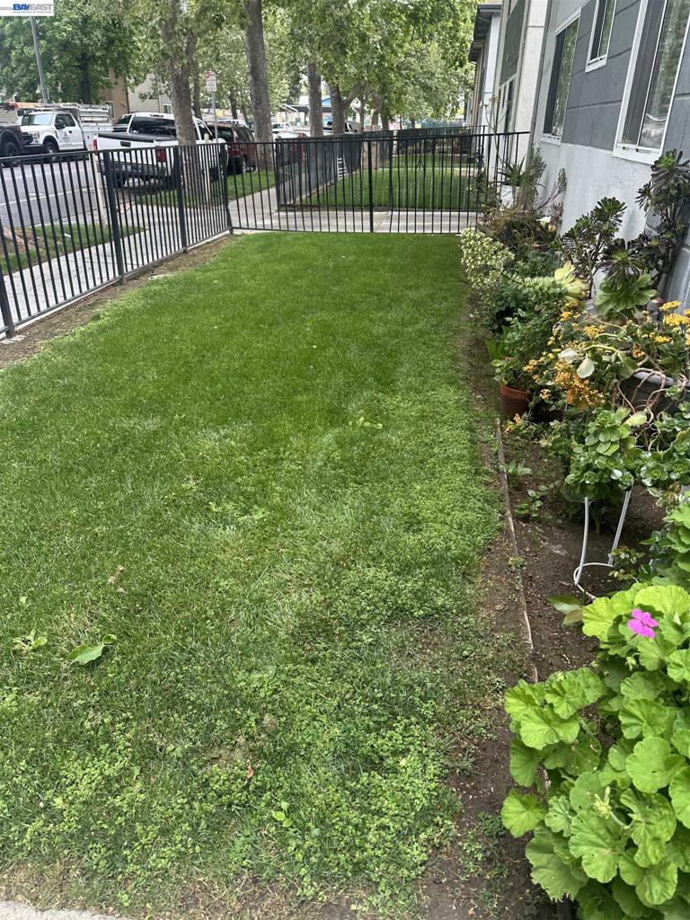 1105 Appian Ln Property Photo 3