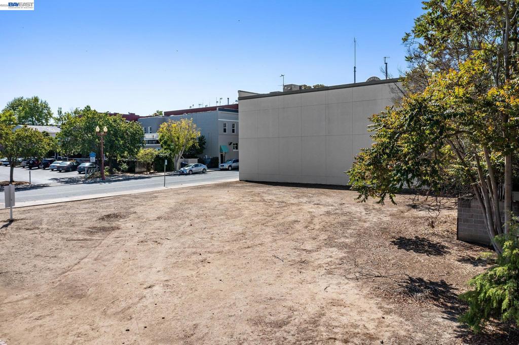 0 I St Property Photo 2