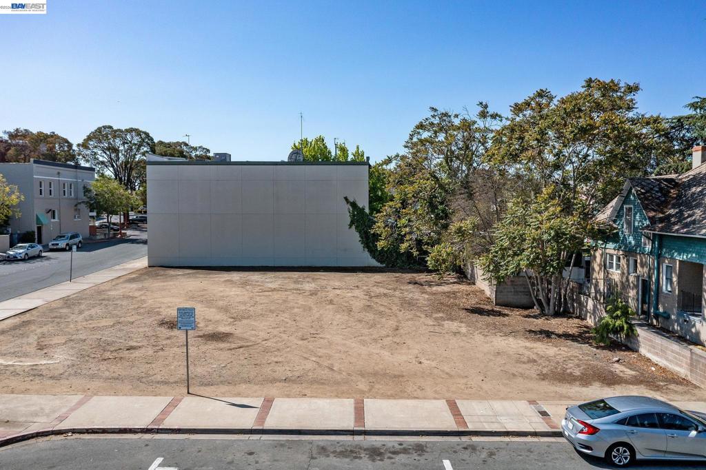0 I St Property Photo 3