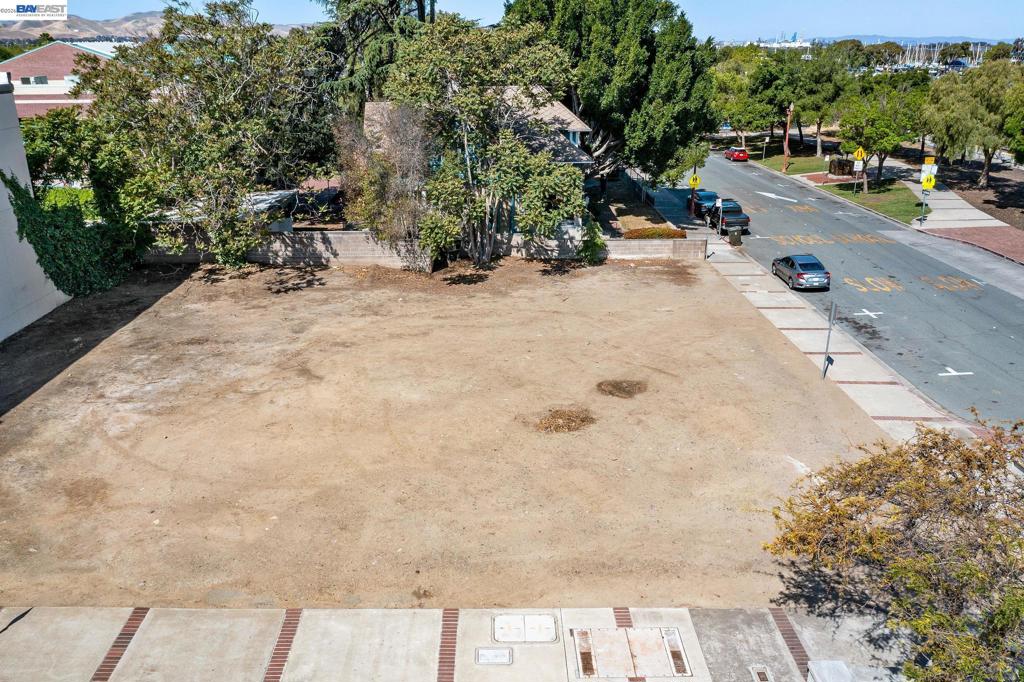 0 I St Property Photo 4