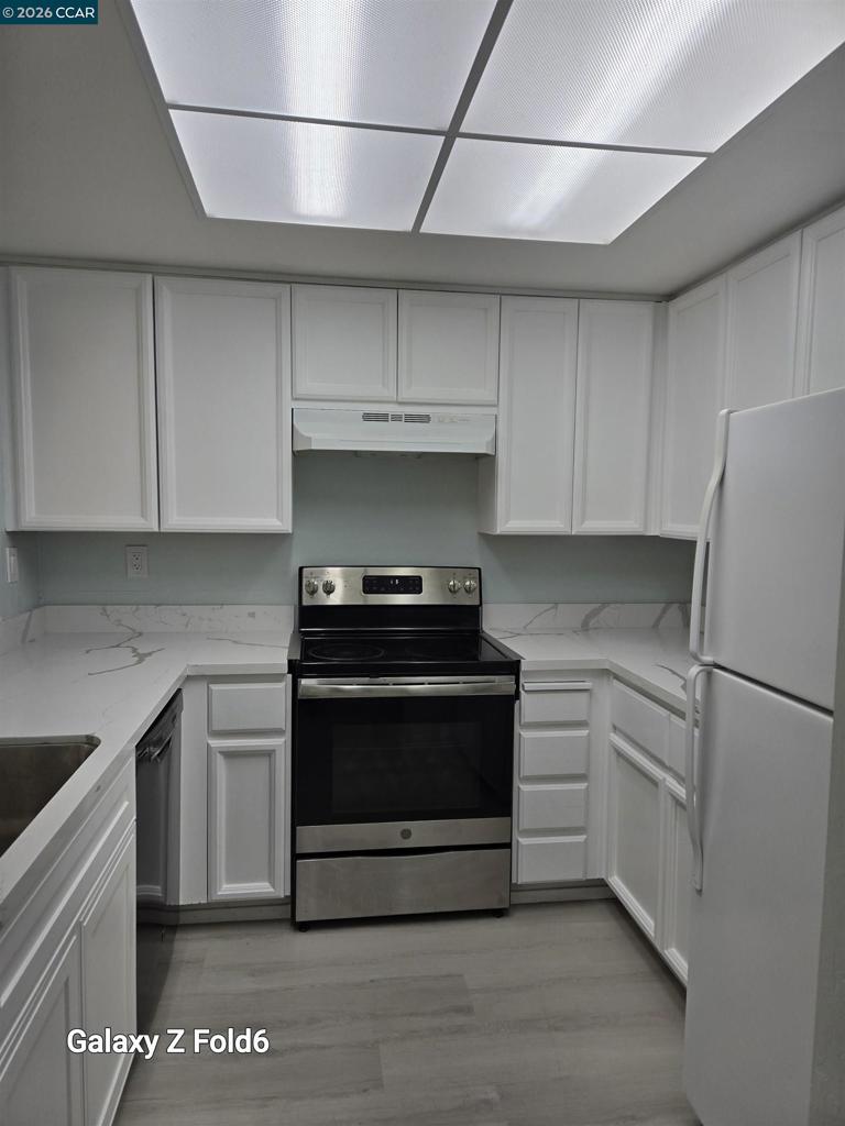 2753 East Ct Property Photo 9