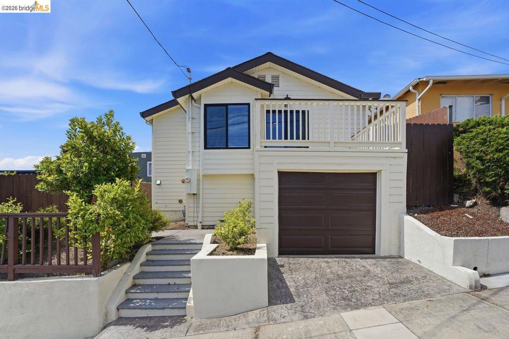 2469 Potter St Property Photo 2