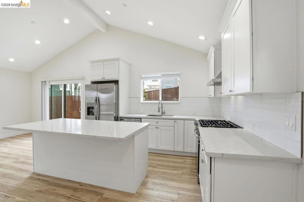 2469 Potter St Property Photo 6