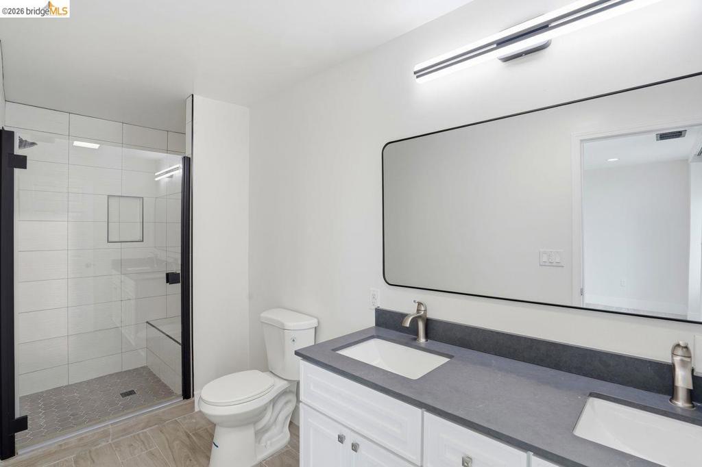 2469 Potter St Property Photo 17